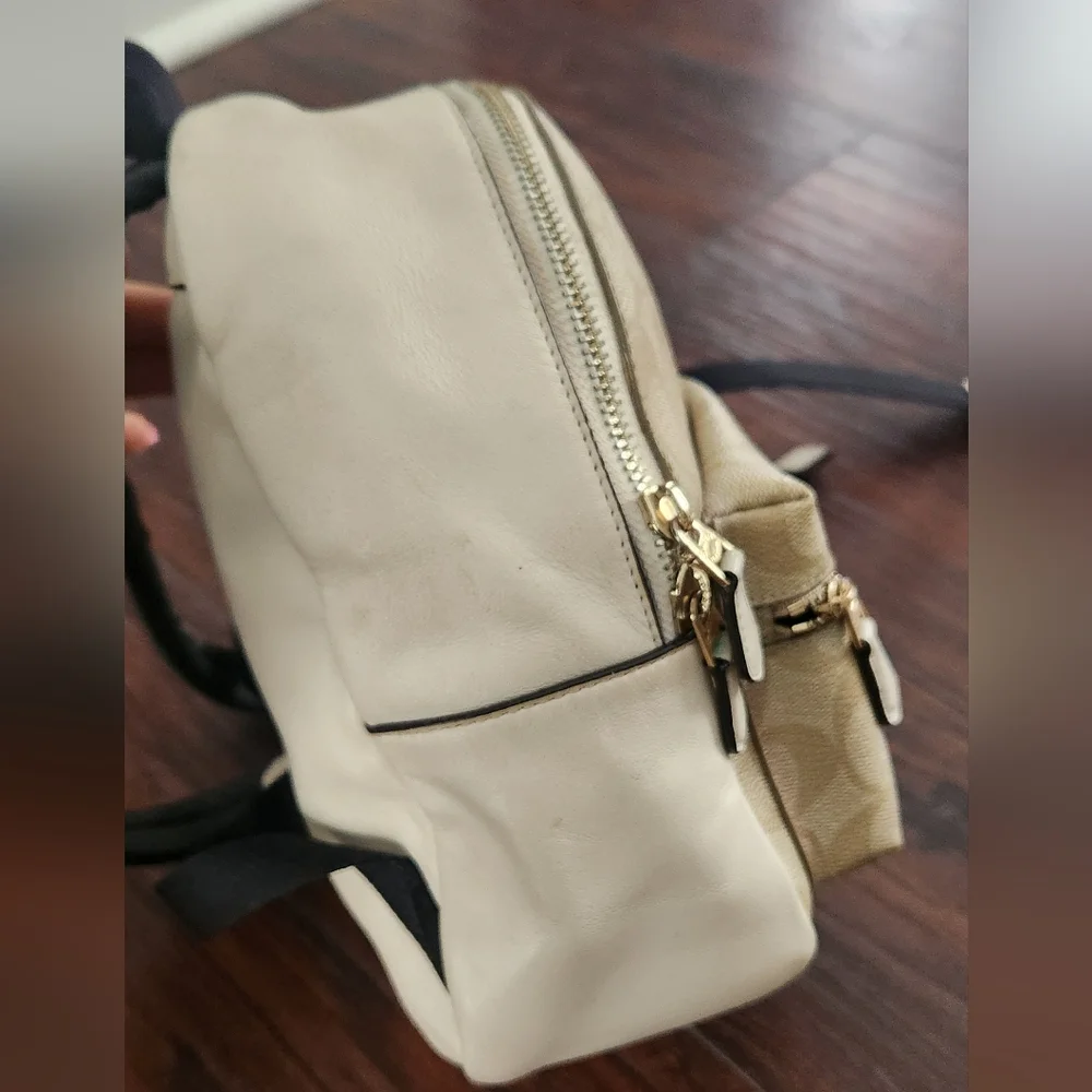 COACH MINI SINGATURE BACKPACK 🎒 - Picture 3 of 7